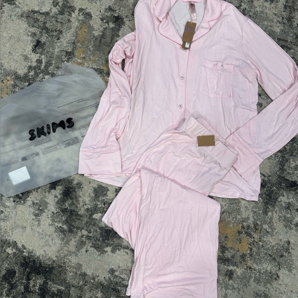 SKIMS UNRELEASED Sleep Set - Picture 3 of 6